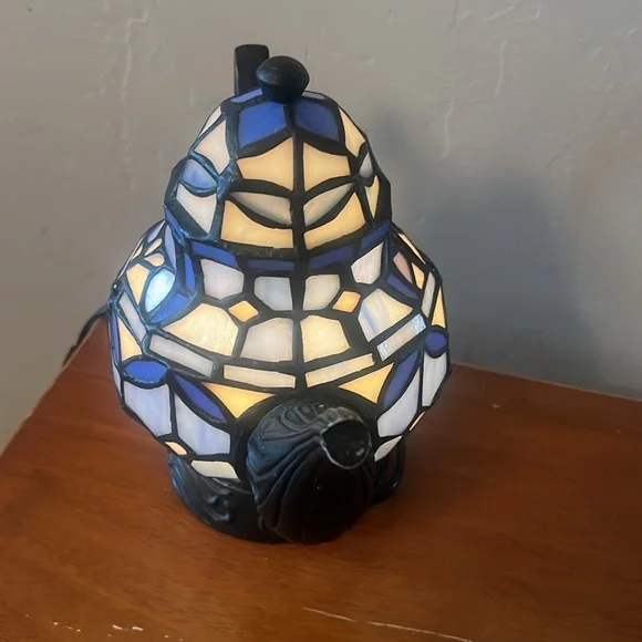 Vintage Cheyenne Stained Glass Teapot Lamp - Picture 12 of 17